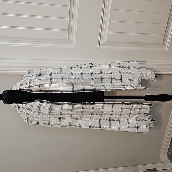 NWOT Chico's Black/White Wrap - Picture 1 of 3